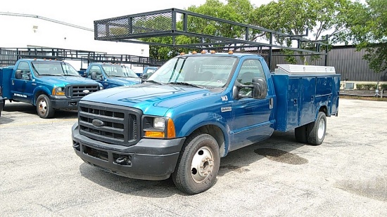 2005 FORD F-350 S/A UTILITY TRUCK VIN: 1FDWF365X5ED17271