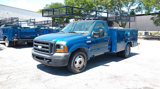 2005 FORD F-350 S/A UTILITY TRUCK VIN: 1FDWF36535EB31006