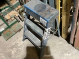 2' STEP LADDER