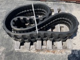 QTY (1) CRT-800 300X84X525WD RUBBER TRACK