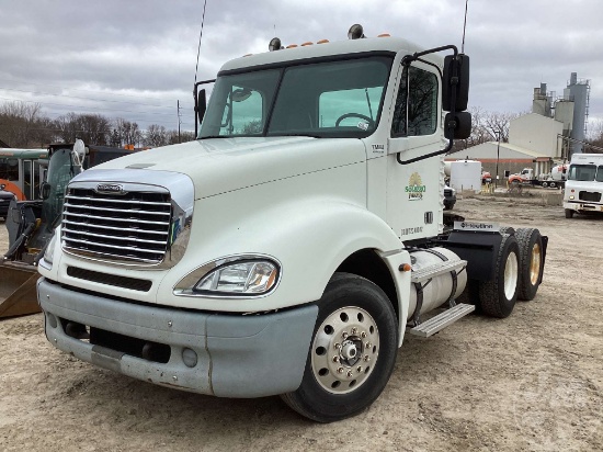 2005 FREIGHTLINER COLUMBIA VIN: 1FUJA6CK95LV15028 TANDEM AXLE DAY CAB TRUCK TRACTOR