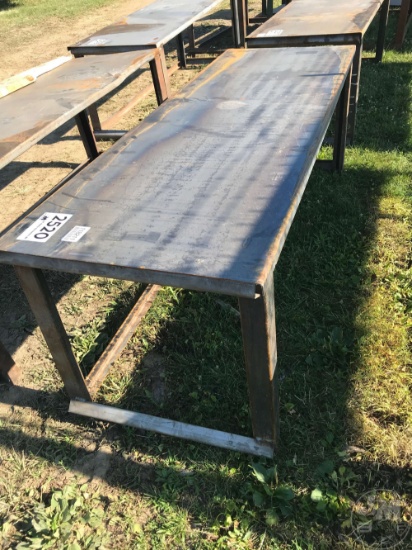 STACKING TABLE WITH 10GA TOP