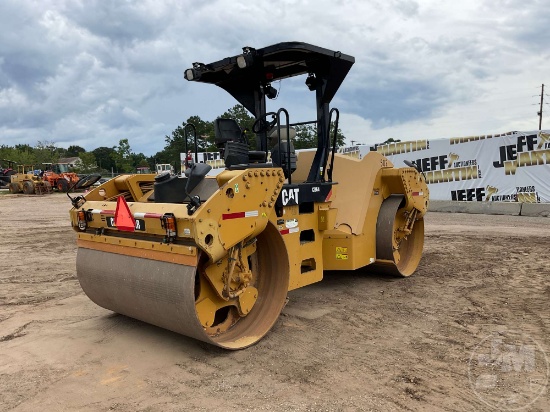 2013 CATERPILLAR CB64 TANDEM VIBRATORY ROLLER SN: CAT0CB64LDJM00502