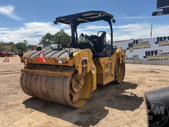 2017 CATERPILLAR CB66B TANDEM VIBRATORY ROLLER SN: CATCB66BEB6600210