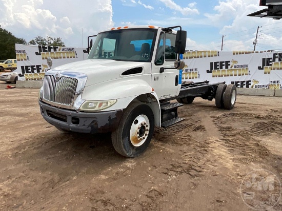 2005 INTERNATIONAL 4300 SINGLE AXLE VIN: 1HTMMAAN35H111188 CAB & CHASSIS