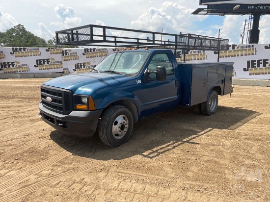 2005 FORD F-350 S/A UTILITY TRUCK VIN: 1FDWF36515EB31005