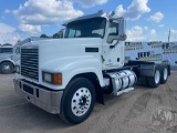 2013 MACK CHU613 PINNACLE VIN: 1M1AN07Y1DM013338 TANDEM AXLE DAY CAB TRUCK TRACTOR