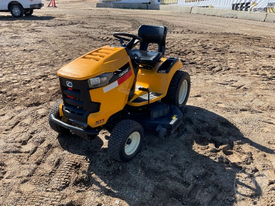 2016 CUB CADET XT1 RIDING MOWER SN: 1L095H20224