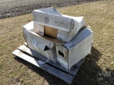 PALLET OF MISCELLANEOUS RESTROOM FIXTURES