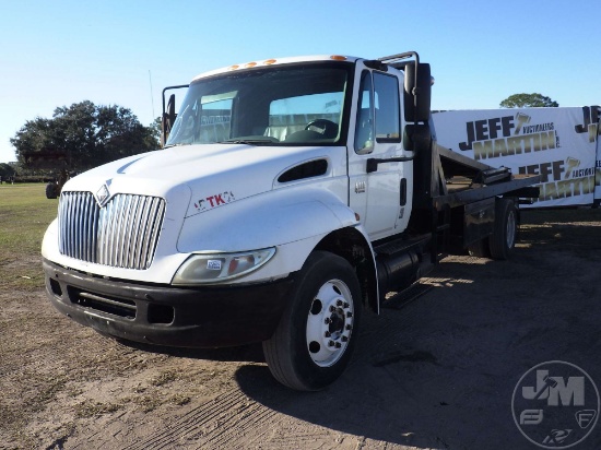 2007 INTERNATIONAL 4300 SINGLE AXLE ROLLBACK TRUCK VIN: 1HTMMAAL87H460378