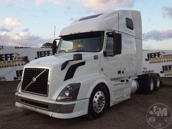 2013 VOLVO TRUCK VNL TANDEM AXLE TRUCK TRACTOR VIN: 4V4NC9EJXDN556364