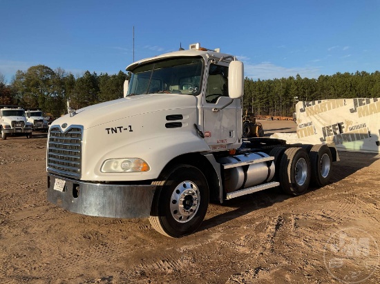 2005 MACK CX613 VIN: 1M1AE06Y55N021665 TANDEM AXLE DAY CAB TRUCK TRACTOR