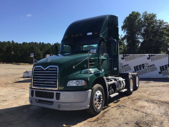 2013 MACK CXU613 VIN: 1M1AW02Y3DM026080 TANDEM AXLE DAY CAB TRUCK TRACTOR