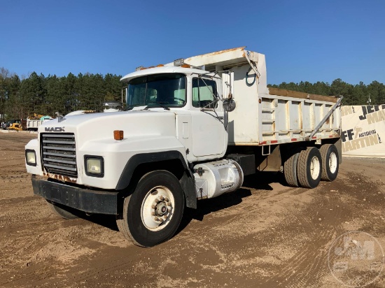 1998 MACK RD690S TANDEM AXLE DUMP TRUCK VIN: 1M2P264C2WM025110