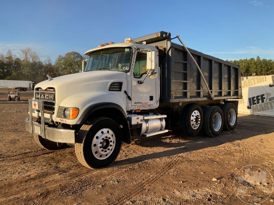 2006 MACK CV TRI-AXLE DUMP TRUCK VIN: 1M2AG11C76M047697