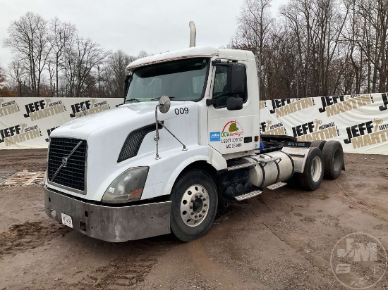 2004 VOLVO TRUCK VNL VIN: 4V4NC9TH54N361448 TANDEM AXLE DAY CAB TRUCK TRACTOR