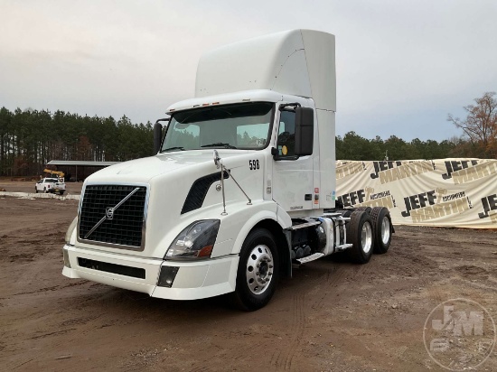 2012 VOLVO TRUCK VNL VIN: 4V4NC9EG6CN541878 TANDEM AXLE DAY CAB TRUCK TRACTOR