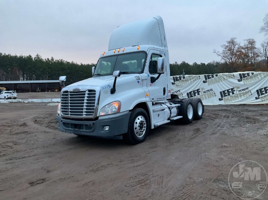 2012 FREIGHTLINER CASCADIA VIN: 1FUJGEDR4CLBN4019 TANDEM AXLE DAY CAB TRUCK TRACTOR