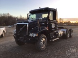 2013 VOLVO TRUCK VHD64FT VIN: 4V4KC9EG9DN151197 TANDEM AXLE DAY CAB TRUCK TRACTOR