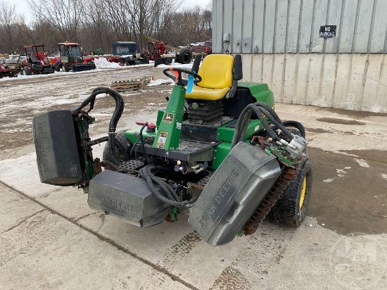 JOHN DEERE 3215B REEL MOWER SN: 020028