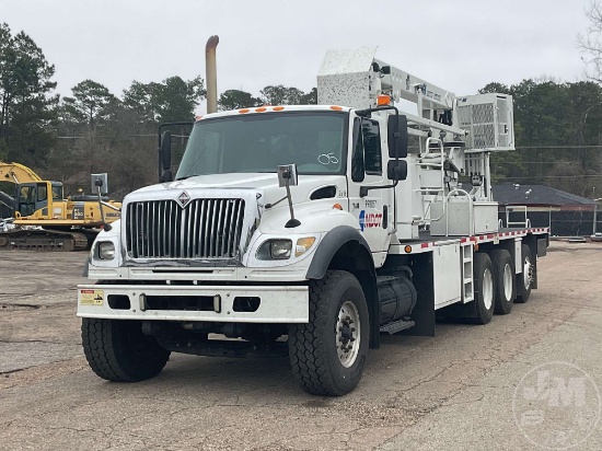 2005 INTERNATIONAL TRI AXLE BRIDGE TRUCK, 11R22.5 REAR TIRES, 425/65R22.5 FRONT TIRES,