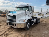 2013 MACK CXU TANDEM AXLE DAY CAB TRUCK TRACTOR VIN: 1M1AW07Y8DM027721