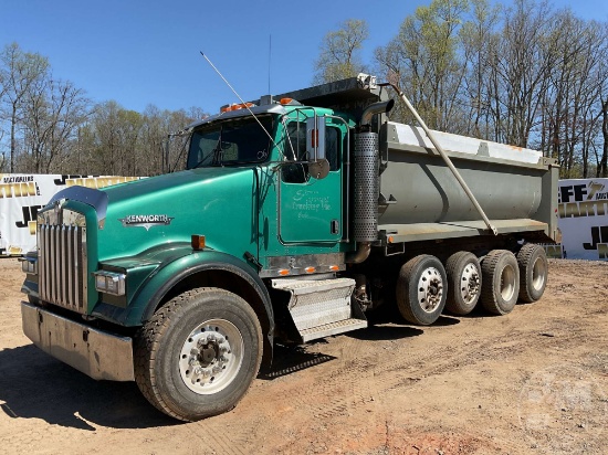 2006 KENWORTH W900 QUAD AXLE DUMP TRUCK VIN: 1NKWXUEX36J108231