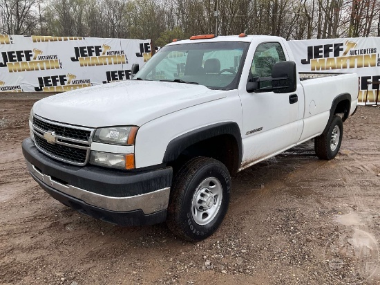 2006 CHEVROLET SILVERADO REGULAR CAB 3/4 TON PICKUP VIN: 1GCHC24U56E234536