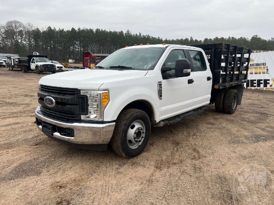 2017 FORD F-350 XL SINGLE AXLE CREW CAB FLATBED TRUCK VIN: 1FD8W3G60HEB24874