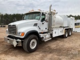 2006 MACK CV VIN: 1M2AG11C46M050461 T/A FUEL & LUBE TRUCK