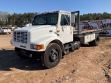 1998 INTERNATIONAL 4700 SINGLE AXLE REGULAR CAB FLATBED TRUCK VIN: 1HTSCAAM6WH526119