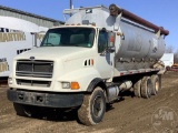 1998 FORD LT9513 VIN: 1FDZS96M8WVA05194 T/A FEED TRUCK