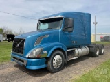 2004 VOLVO TRUCK VNL TANDEM AXLE TRUCK TRACTOR VIN: 4V4NC9GF94N367861