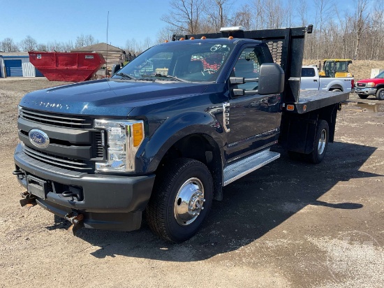 2017 FORD F-350 XL SINGLE AXLE REGULAR CAB 4X4 FLATBED TRUCK VIN: 1FDRF3H68HDA02367