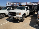 2009 GMC SIERRA 3500 SINGLE AXLE REGULAR CAB FLATBED TRUCK VIN: 1GDJC74K19F140399