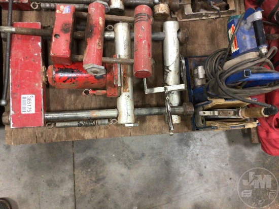 PIPE SQUEEZE TOOL