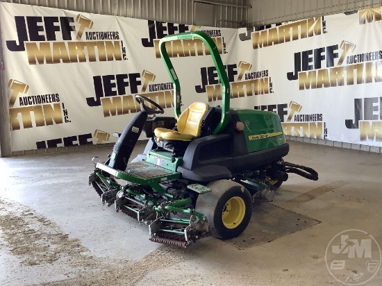 JOHN DEERE 8000 E CUT HYBRID GREENS REEL MOWER SN: TC80EATJBT-001