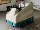 TENNANT 7200 FLOOR SCRUBBER SN: 7200-7871