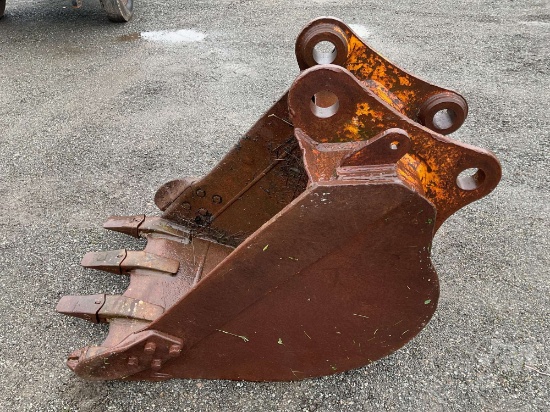 28”......EXCAVATOR BUCKET