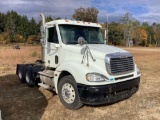 2005 FREIGHTLINER COLUMBIA TANDEM AXLE DAY CAB TRUCK TRACTOR VIN: 1FUJA6CK25LN64541
