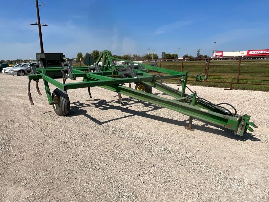 JOHN DEERE 610 CHISEL PLOW SN: N00610X005722