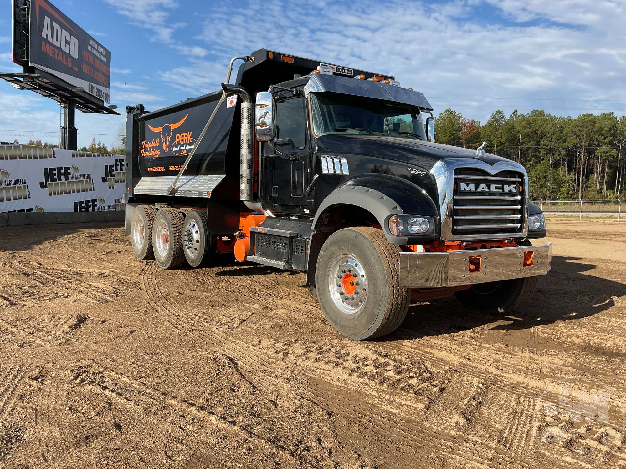 2024 Mack Rd Dump Truck