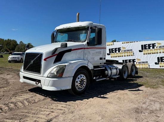 2014 VOLVO TRUCK VNL TANDEM AXLE DAY CAB TRUCK TRACTOR VIN: 4V4NC9EH5EN172801