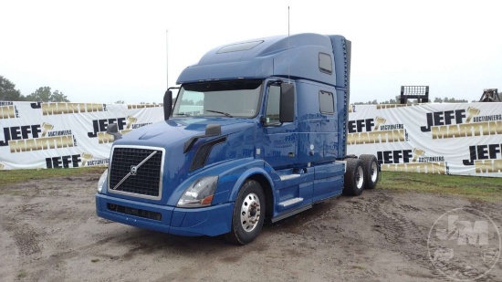 2017 VOLVO TRUCK VNL TANDEM AXLE TRUCK TRACTOR VIN: 4V4NC9EH9HN977110