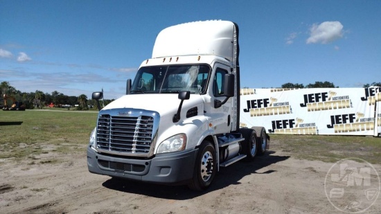 2018 FREIGHTLINER CASCADIA 113 TANDEM AXLE DAY CAB TRUCK TRACTOR VIN: 1FUJGBDV5JLHS8071