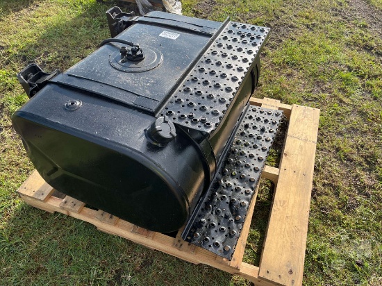 COMMERCIAL TRUCK FUEL TANK