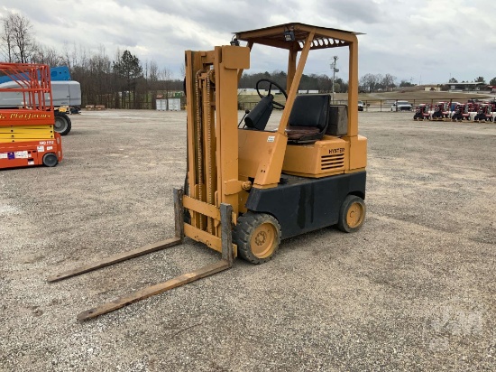 HYSTER CUSHION TIRE FORKLIFT SN: 6895