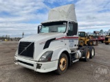 2007 VOLVO TRUCK VNL TANDEM AXLE DAY CAB TRUCK TRACTOR VIN: 4V4NC9GG27N478877