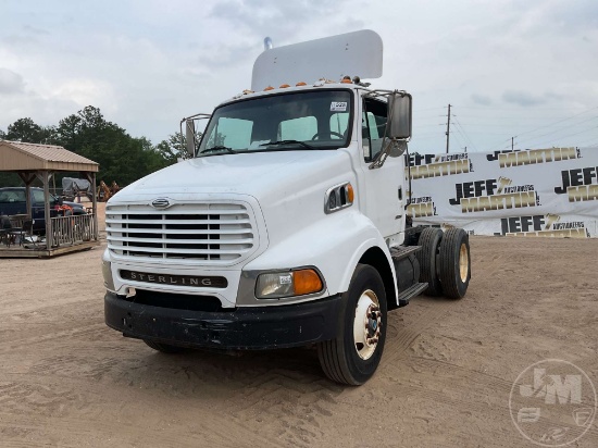 2000 STERLING TRUCK A9500 SERIES SINGLE AXLE DAY CAB TRUCK TRACTOR 2FWWHWDB2YAF72031