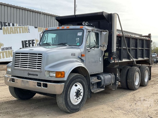 1999 INTERNATIONAL F-4900 TRI-AXLE DUMP TRUCK VIN: 1HTSHADT8XH612165